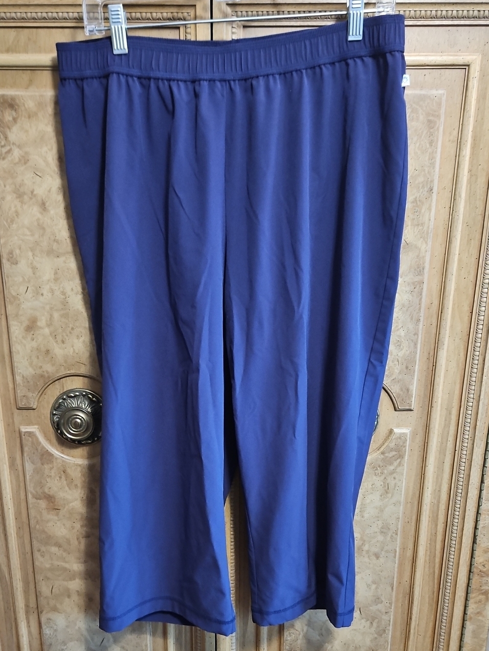 Chico's Zenergy Navy Capri/walking shorts. Hits Below Knee. Chicos Size 2.